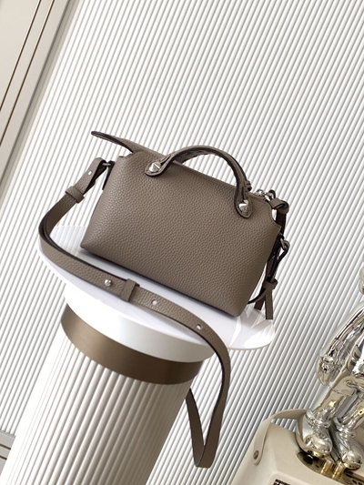 フェンディバッグ背面デザイン